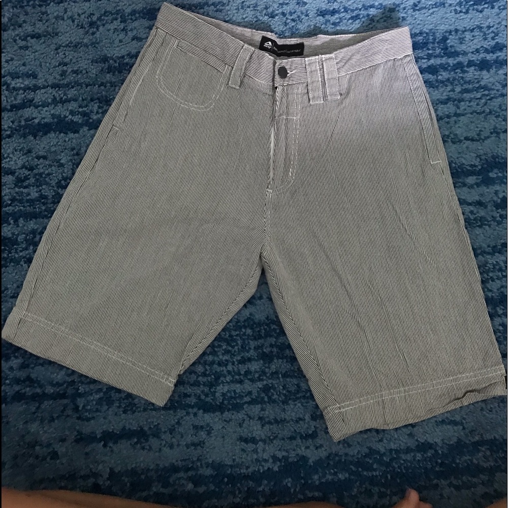 Reef-Black & White Stripe Shorts